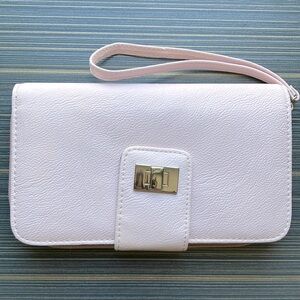 Mundi Safe Keeper Light Pink Leather Wristlet NWOT